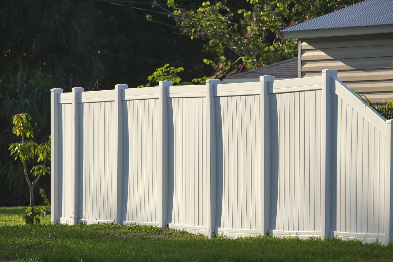 A Homeowner’s Guide to Choosing the Right Fence 1